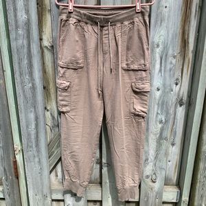 COMMUNITY- Aritzia. Tan, cargo shorts.